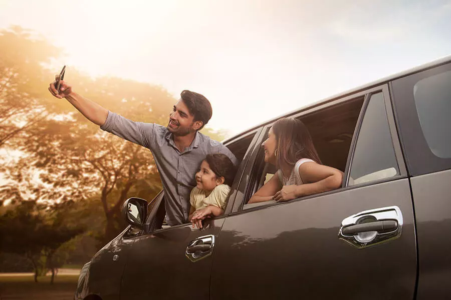 Happy travellers with cab service